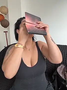 karenlennox1 online show from March 7, 2026, 8:58 pm