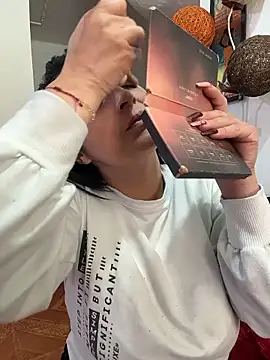 Snapshot of karenlennox1 chatting on January 9, 2026, 9:33 pm karenlennox1 online show from January 9, 2026, 9:33 pm