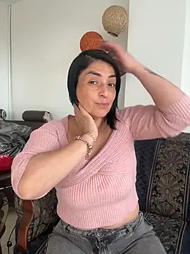 karenlennox1 online show from February 20, 2026, 10:33 pm