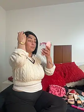 Snapshot of karenlennox1 chatting on May 6, 2026, 12:36 am karenlennox1 online show from May 6, 2026, 12:36 am