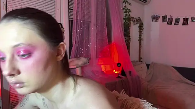Jenny darling love online show from June 22, 2026, 8:17 pm