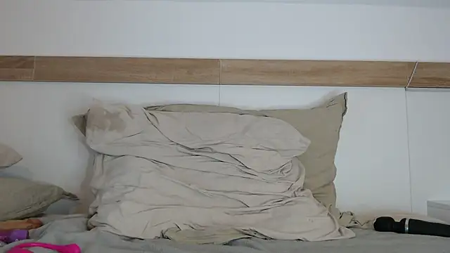 Snapshot of Xladycharme chatting on October 15, 2025, 2:03 pm Xladycharme online show from October 15, 2025, 2:03 pm