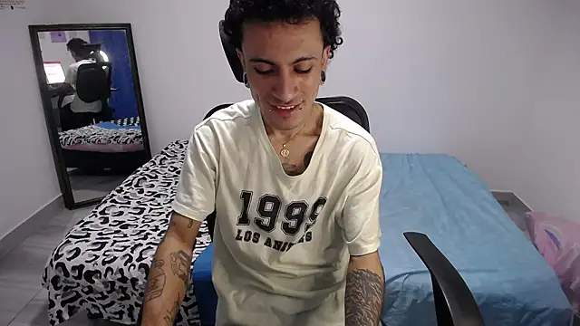 Snapshot of present_the_magic chatting on February 2, 2026, 5:06 am present the magic online show from February 2, 2026, 5:06 am