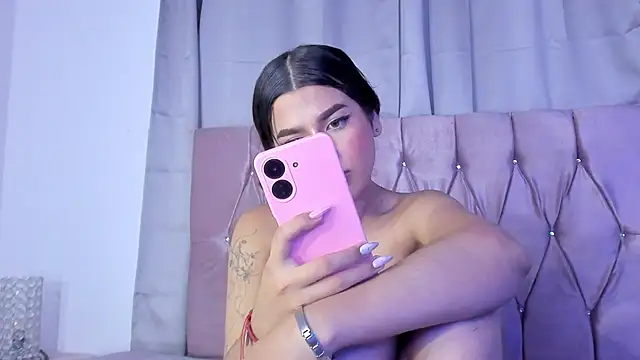 Snapshot of Ashley_piinkk_ chatting on March 16, 2025, 9:27 am Ashley piinkk  online show from March 16, 2025, 9:27 am