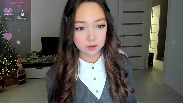 Fluffy Rose online show from December 14, 2025, 3:57 am