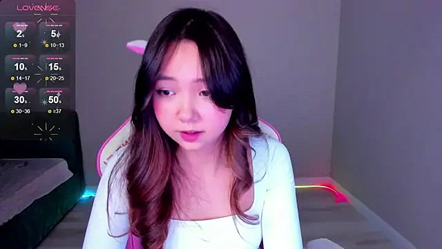 Fluffy Rose online show from November 8, 2025, 1:36 pm