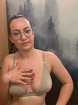 ladoucedu34 online show from June 24, 2026, 3:43 pm
