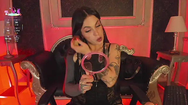 Snapshot of MeganDraco_ chatting on July 23, 2026, 12:46 pm MeganDraco online show from July 23, 2026, 12:46 pm