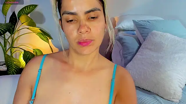ClaraMariaMon online show from February 25, 2025, 8:32 pm