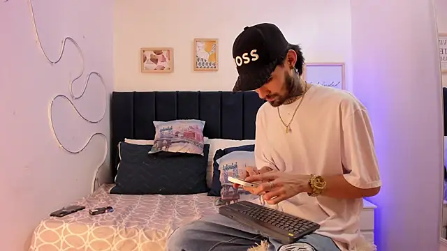 Snapshot of Brutal_Sex_Fucking chatting on November 17, 2025, 9:30 pm Brutal Sex Fucking online show from November 17, 2025, 9:30 pm