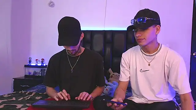 Snapshot of Brutal_Sex_Fucking chatting on October 15, 2025, 10:40 pm Brutal Sex Fucking online show from October 15, 2025, 10:40 pm