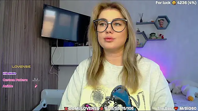 Snapshot of SuchCute chatting on March 4, 2026, 2:30 am SuchCute online show from March 4, 2026, 2:30 am