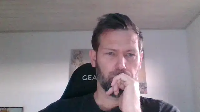 Snapshot of Gotta1 chatting on November 23, 2025, 8:02 am Gotta1 online show from November 23, 2025, 8:02 am