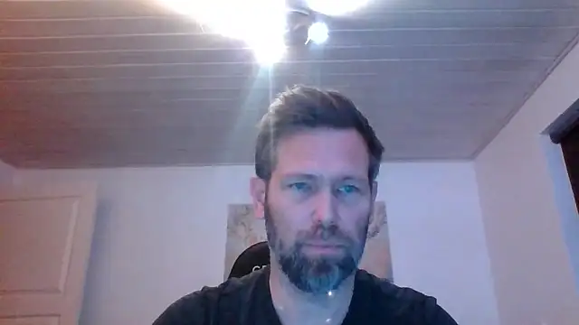 Snapshot of Gotta1 chatting on November 21, 2025, 5:01 pm Gotta1 online show from November 21, 2025, 5:01 pm