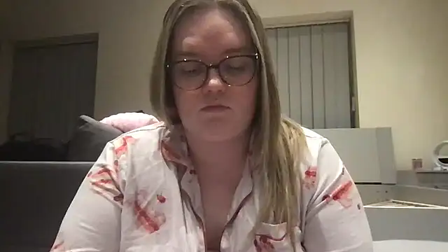 honeyyy24 online show from May 6, 2026, 10:03 pm