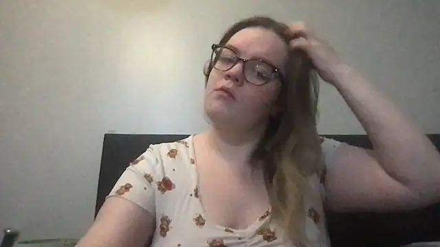 honeyyy24 online show from October 26, 2025, 6:19 pm