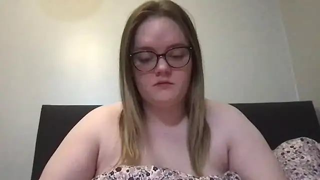 honeyyy24 online show from January 7, 2026, 8:47 pm