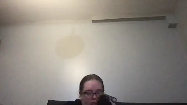 honeyyy24 online show from November 14, 2025, 1:26 pm