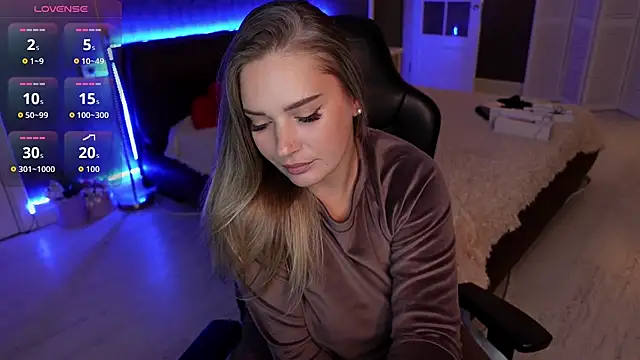 Snapshot of KittiLiza chatting on October 7, 2025, 9:49 pm KittiLiza online show from October 7, 2025, 9:49 pm