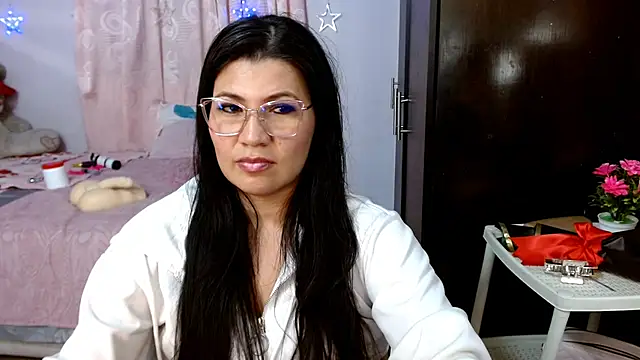 Snapshot of nahomi_star_model chatting on October 28, 2025, 3:07 am nahomi star model online show from October 28, 2025, 3:07 am