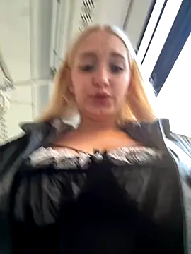 Snapshot of Milkyy_wway chatting on October 19, 2025, 6:27 am Milkyy wway online show from October 19, 2025, 6:27 am