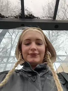 Snapshot of Milkyy_wway chatting on November 17, 2025, 7:23 am Milkyy wway online show from November 17, 2025, 7:23 am