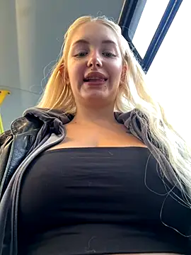 Snapshot of Milkyy_wway chatting on October 12, 2025, 6:26 am Milkyy wway online show from October 12, 2025, 6:26 am