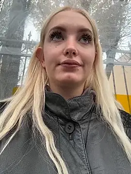 Snapshot of Milkyy_wway chatting on October 25, 2025, 6:12 am Milkyy wway online show from October 25, 2025, 6:12 am