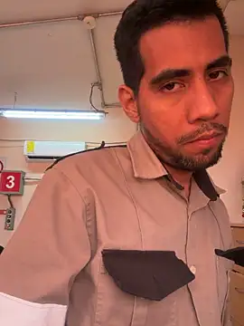 Snapshot of EnriquePersian197 chatting on February 2, 2026, 7:57 pm EnriquePersian197 online show from February 2, 2026, 7:57 pm