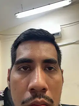 Snapshot of EnriquePersian197 chatting on February 8, 2025, 1:22 am EnriquePersian197 online show from February 8, 2025, 1:22 am