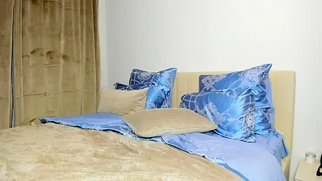 kirraa  online show from October 26, 2025, 4:51 pm