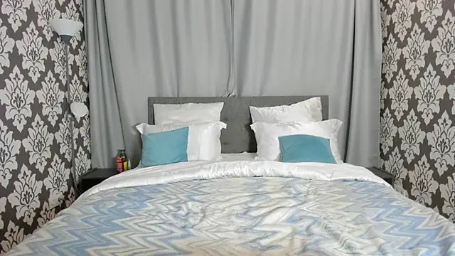 kirraa  online show from October 7, 2025, 4:08 pm