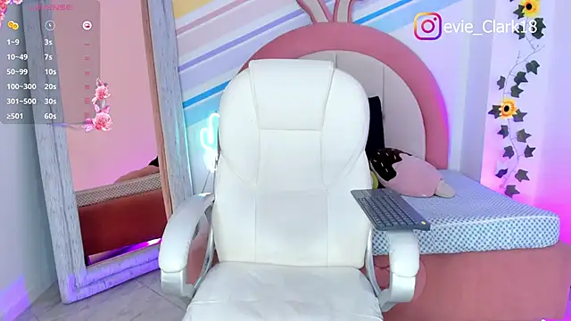 Evie Clark online show from March 15, 2025, 5:26 pm