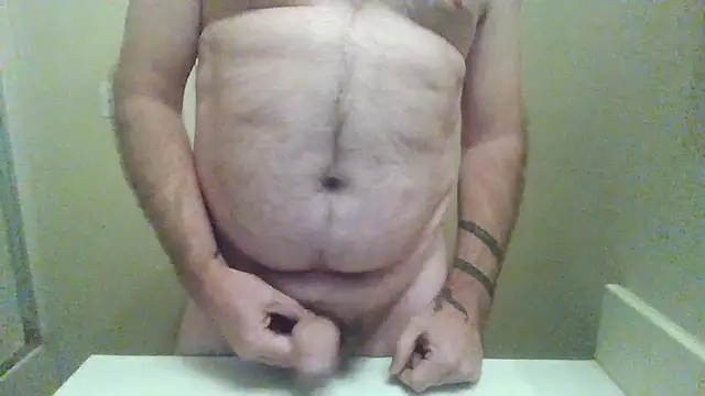 Snapshot of WatchinU82 chatting on October 17, 2025, 5:33 am WatchinU82 online show from October 17, 2025, 5:33 am