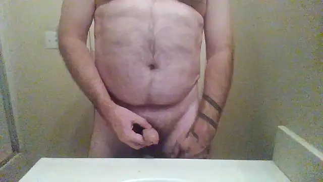 Snapshot of WatchinU82 chatting on October 5, 2025, 5:09 am WatchinU82 online show from October 5, 2025, 5:09 am