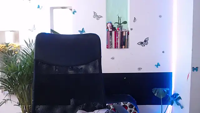 Snapshot of Lia-mitch chatting on October 10, 2025, 6:31 pm Lia-mitch online show from October 10, 2025, 6:31 pm