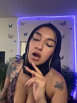 Snapshot of Lia-mitch chatting on March 26, 2026, 6:39 pm Lia-mitch online show from March 26, 2026, 6:39 pm