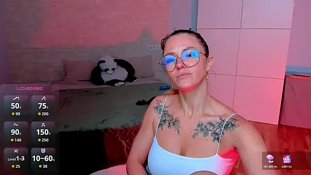 Snapshot of LadyIzabel chatting on June 10, 2026, 10:38 am LadyIzabel online show from June 10, 2026, 10:38 am