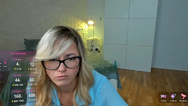 Snapshot of LadyIzabel chatting on June 26, 2026, 11:49 am LadyIzabel online show from June 26, 2026, 11:49 am