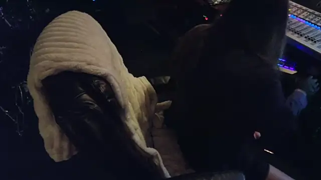 NinasNylonz online show from February 6, 2025, 5:09 pm