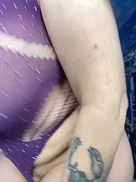 curvyfunlover online show from April 27, 2026, 10:57 am