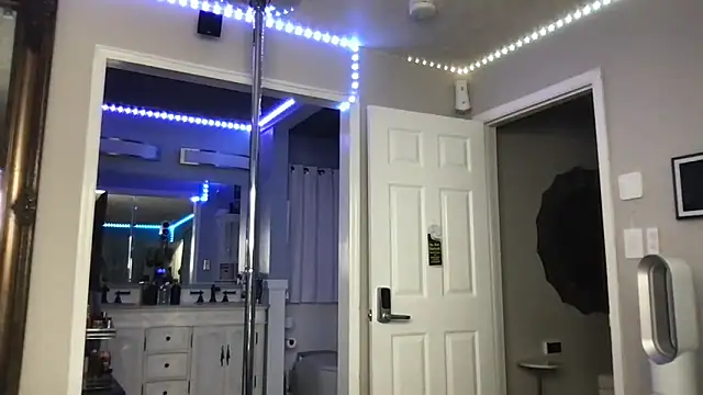 Snapshot of curvyfunlover chatting on November 28, 2025, 10:37 am curvyfunlover online show from November 28, 2025, 10:37 am