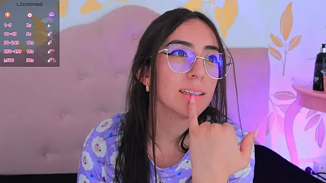 Snapshot of Sweet_Sammy_ chatting on March 8, 2025, 5:01 pm Sweet Sammy online show from March 8, 2025, 5:01 pm