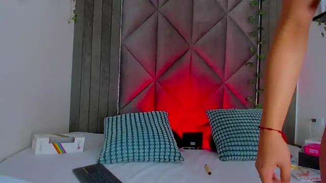 Snapshot of BriaConner_ chatting on July 24, 2026, 3:24 am BriaConner online show from July 24, 2026, 3:24 am