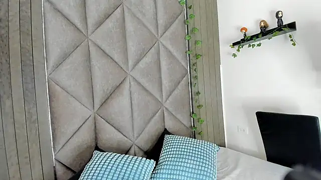 BriaConner  online show from March 20, 2026, 3:40 am