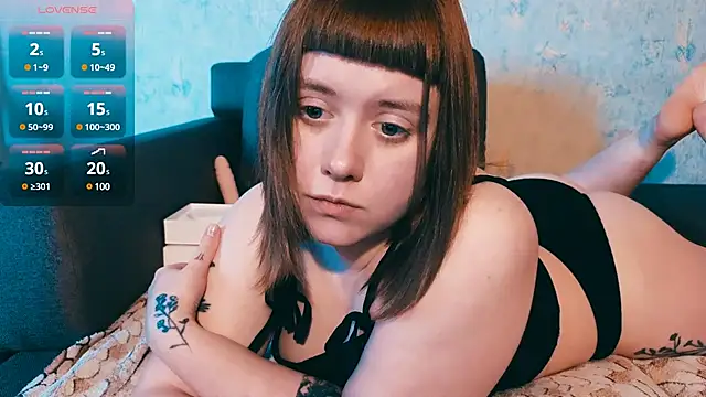 Snapshot of June_shy0 chatting on January 19, 2025, 9:22 am June shy0 online show from January 19, 2025, 9:22 am