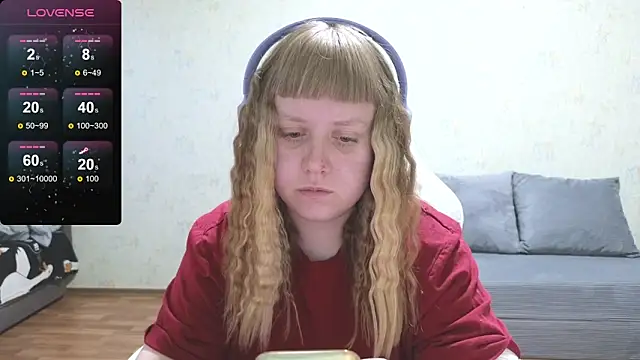 Snapshot of June_shy0 chatting on May 19, 2026, 7:15 am June shy0 online show from May 19, 2026, 7:15 am