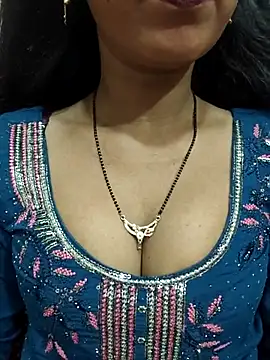 Snapshot of Sharmila-Singh chatting on July 21, 2026, 6:48 am Sharmila-Singh online show from July 21, 2026, 6:48 am