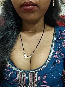 Snapshot of Sharmila-Singh chatting on June 23, 2026, 9:40 am Sharmila-Singh online show from June 23, 2026, 9:40 am