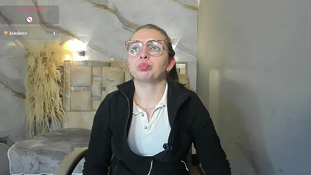 Snapshot of _isaabellaa chatting on July 8, 2026, 12:39 pm isaabellaa online show from July 8, 2026, 12:39 pm